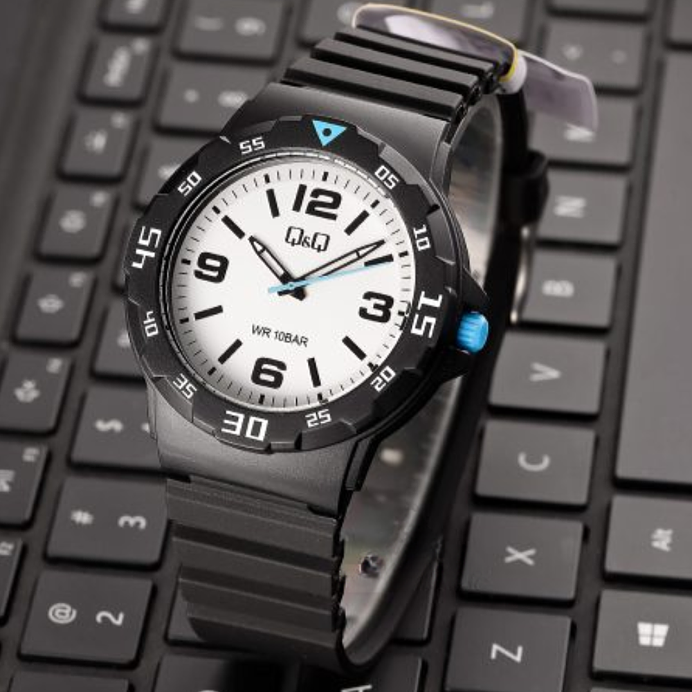 ساعت مچی مردانه کیو اند کیو Q&Q V02A-017VY