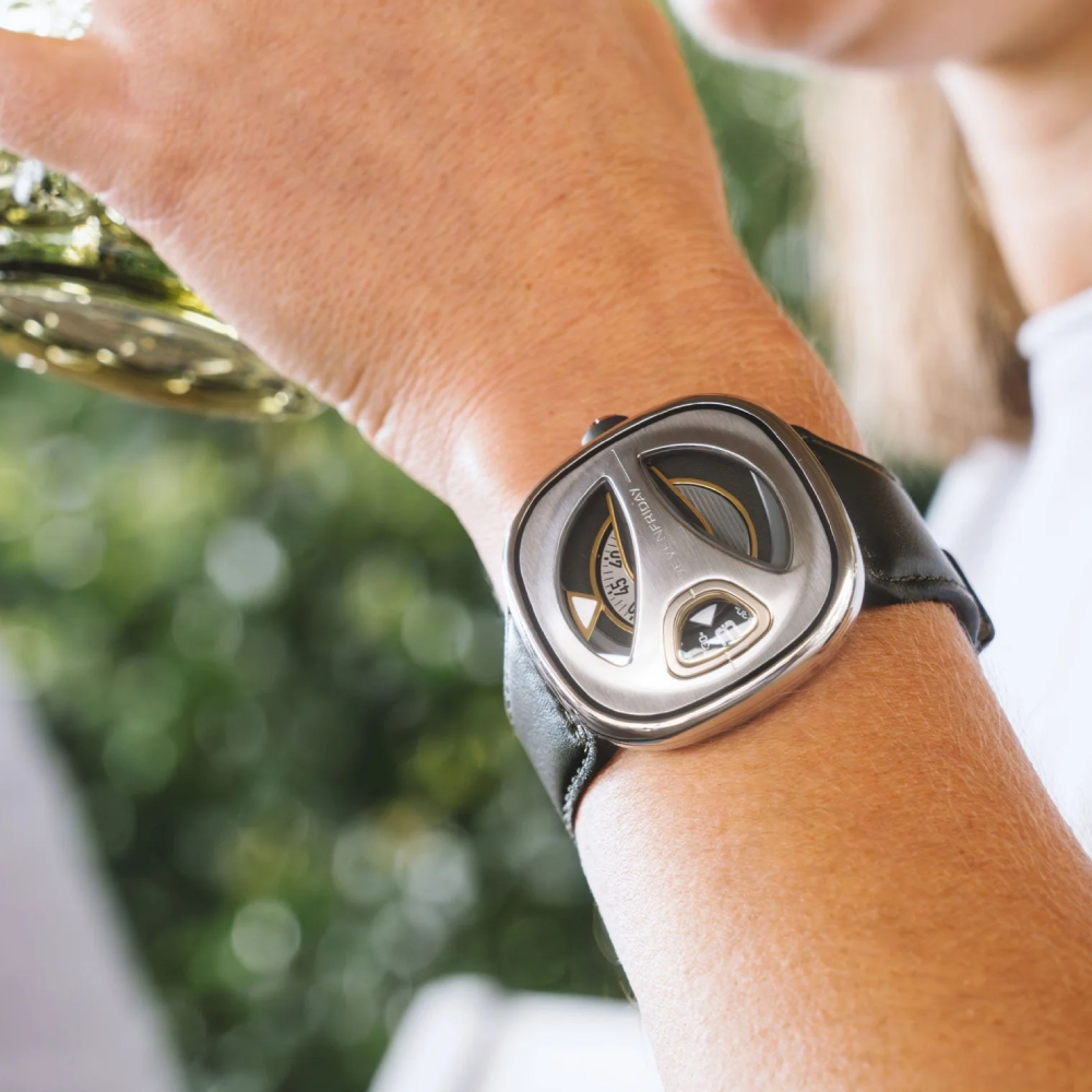 ساعت مچی سون فرایدی مردانه SEVENFRIDAY SF-ME1/02